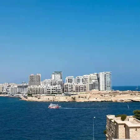 Vallettastay - Harbor View Gem -sea View 2 Bed Valletta