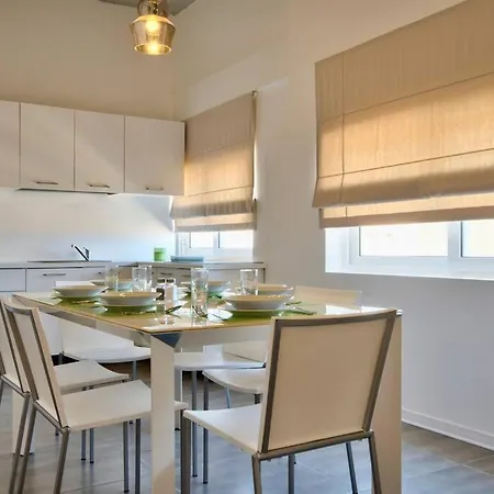 Vallettastay - Harbor View Gem -sea View 2 Bed Valletta
